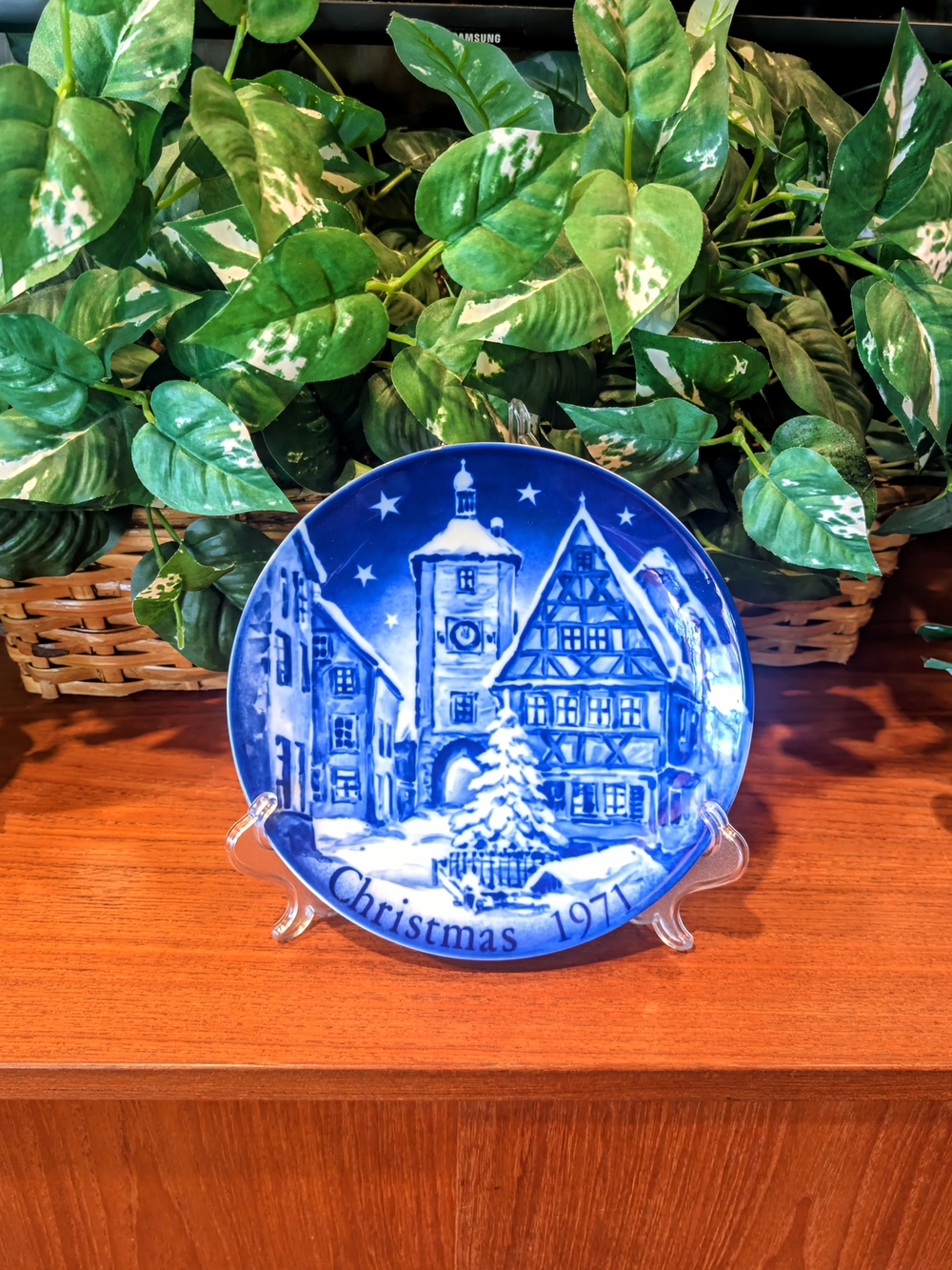Rothenburg Bavaria - 1971 Christmas Plate for MONTGOMERY WARD EXCLUSIVE - EVC